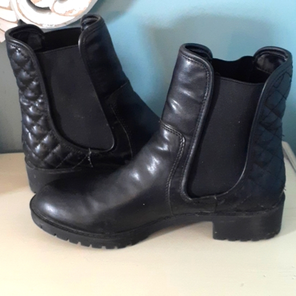 & Joe Fresh black quilted slip on boots